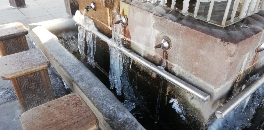 Erzurum’da Şadırvanlar Buz Tuttu