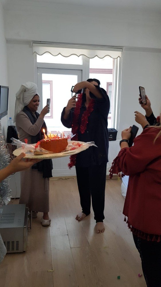 Nevşehir’de Yurtta Karantinada Olan 3 İngiliz’e Noel Sürprizi