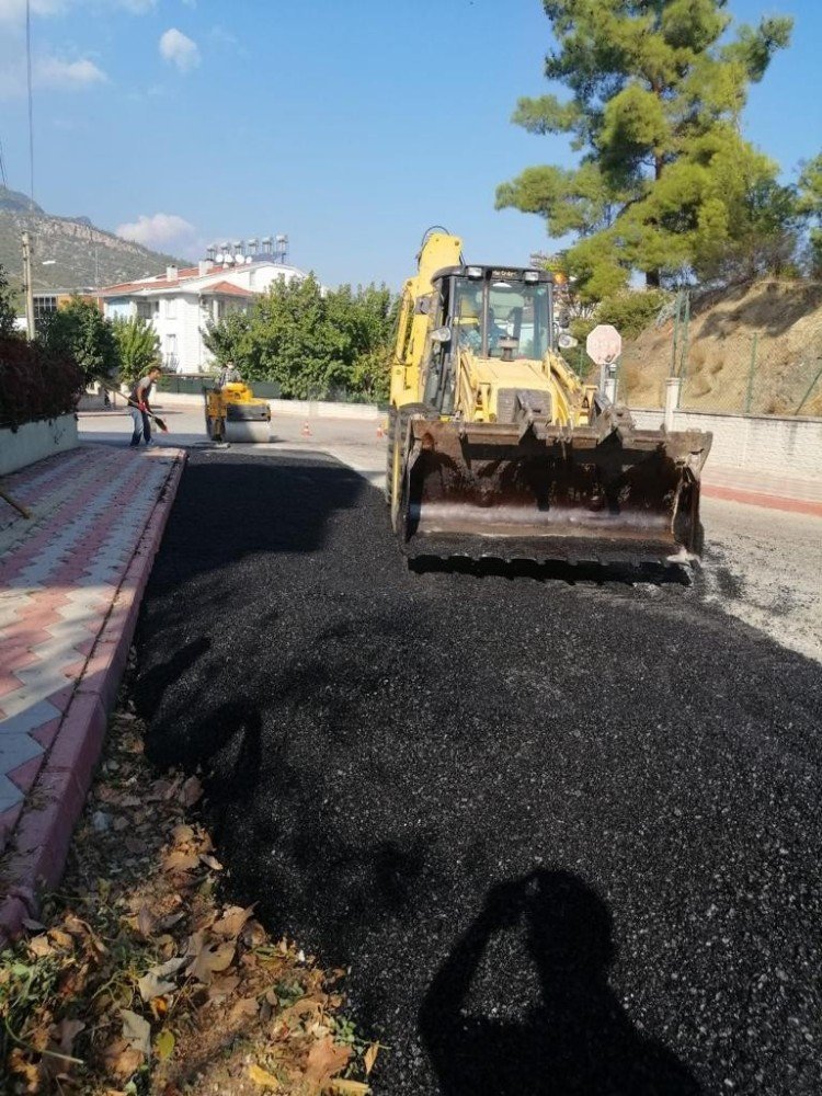 Kemer Belediyesi Alt Yapı Çalışmaları Yapılan Bozuk Yolları Asfaltlıyor