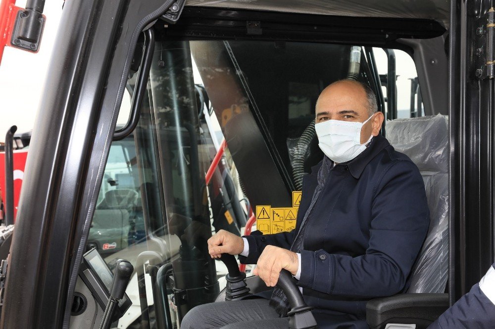 Körfez’e 5 Yeni İş Makinesi
