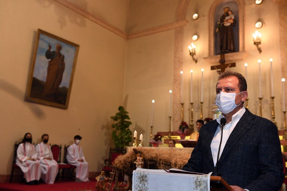 Başkan Seçer Noel Ayinine Katıldı