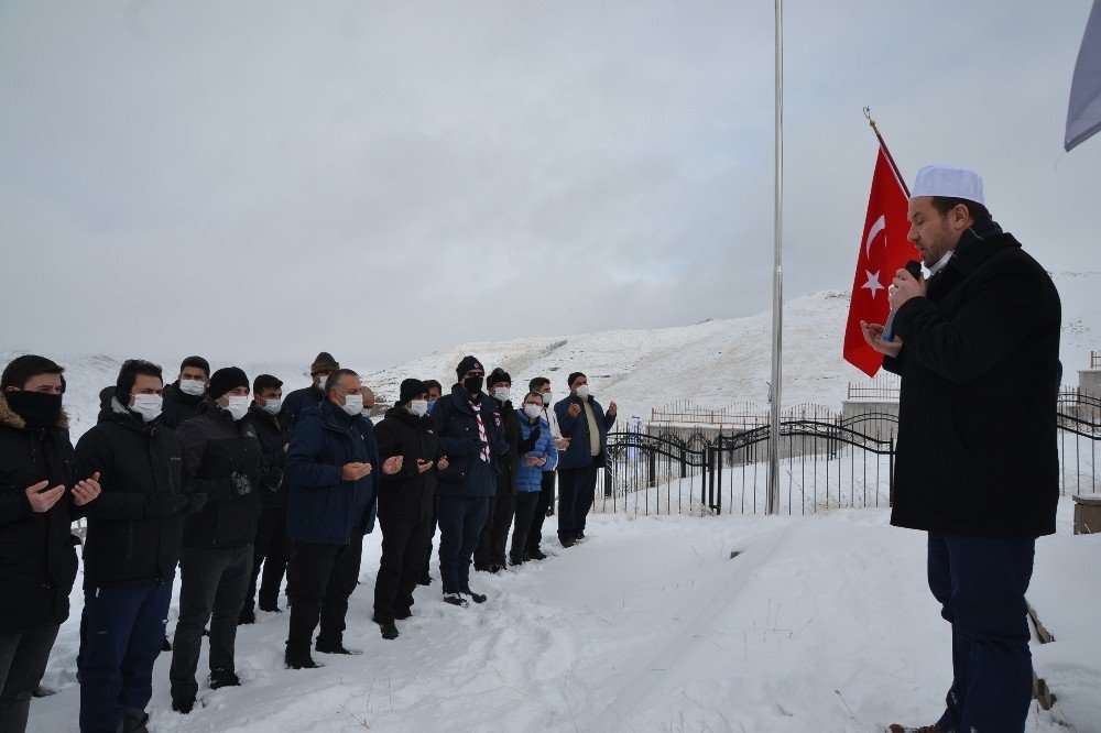 İzciler Allahuekber Dağı Şehitlerini Andı