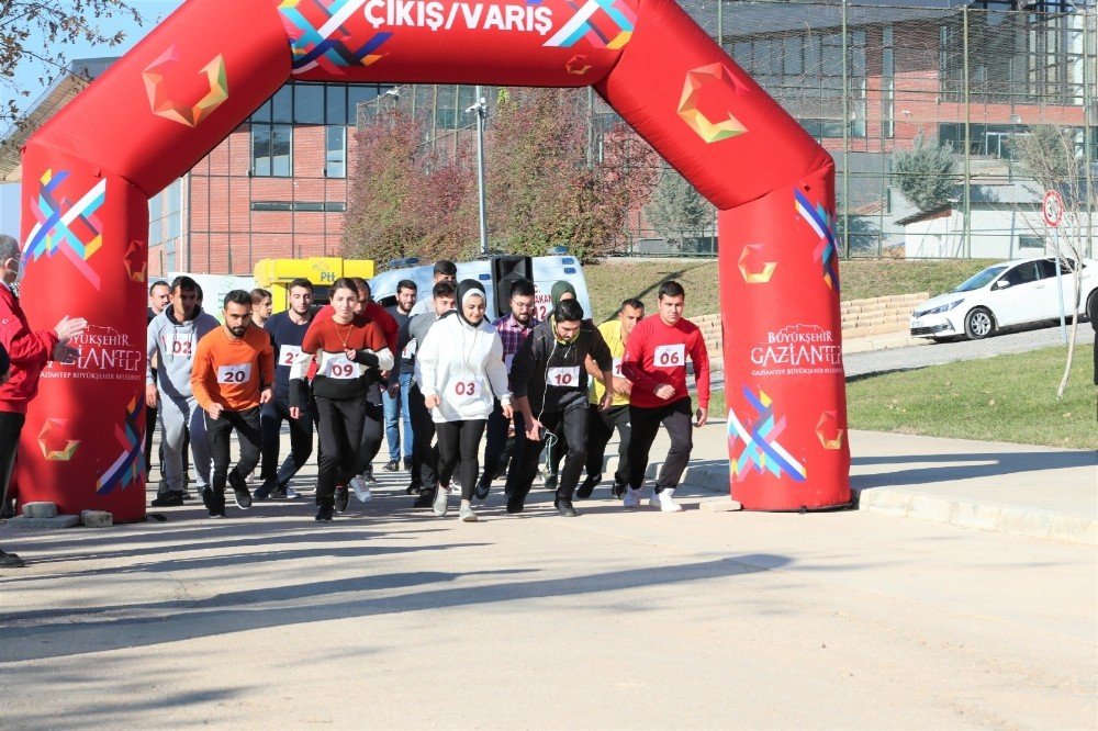Gençlerden "kurtuluş" Koşusu