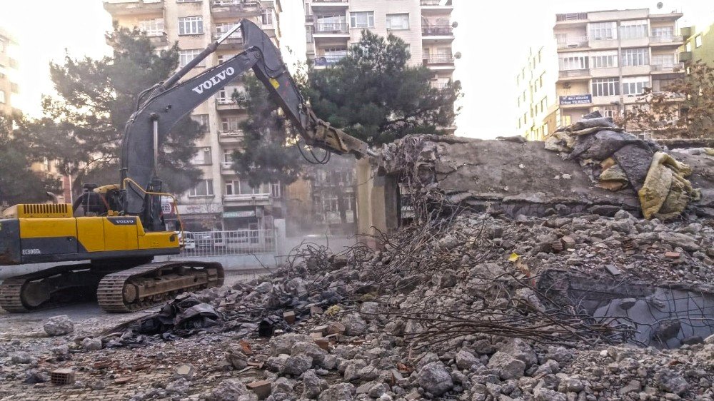 Kahramanmaraş’ta Depreme Dayanıksız Okullar Yıkılıyor