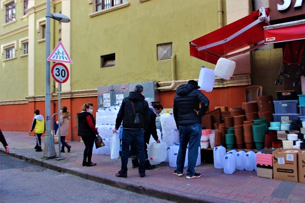48 Saatlik Su Kesintisinin Yaşanacağı Kocaeli’de Bidon Satışları Patladı