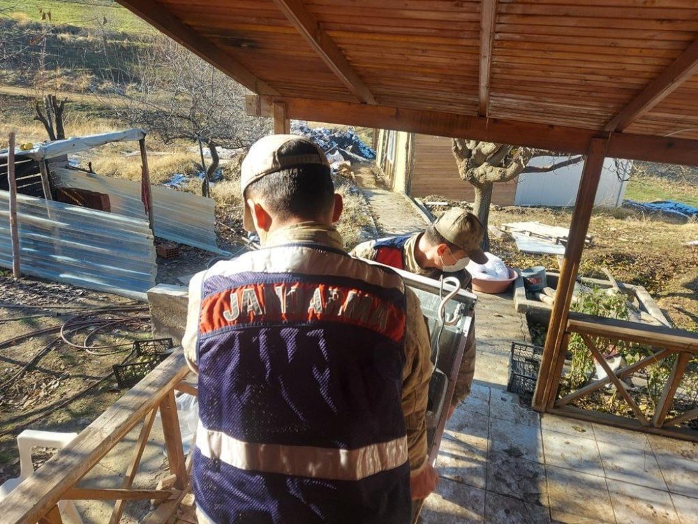 Depremzedeler İçin Jandarma Da Seferber Oldu