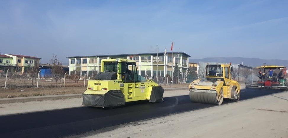 Merzifon Osb’de Yatırımcının Yolu Asfaltlanıyor