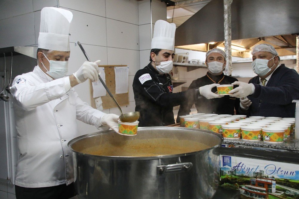 Atakum’dan 36 Günde 1373 Hane Ve 3790 Hastaya Yemek Desteği