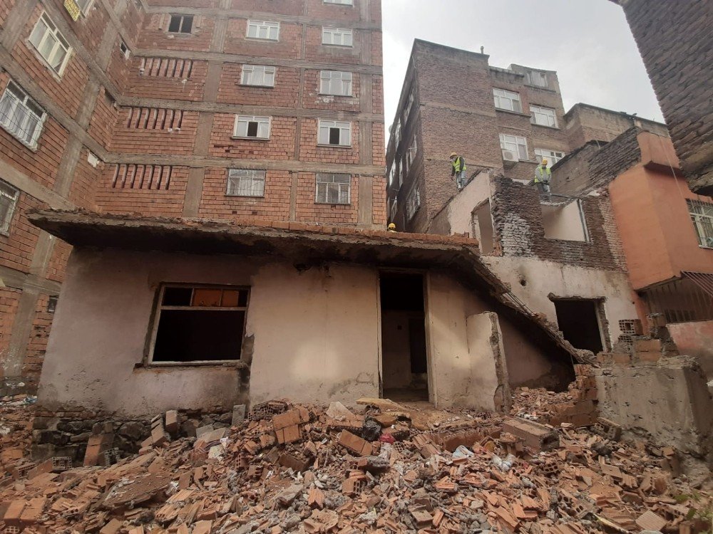 Deprem Sonrası Bağlar’da Yapı Kontrol Alarmı