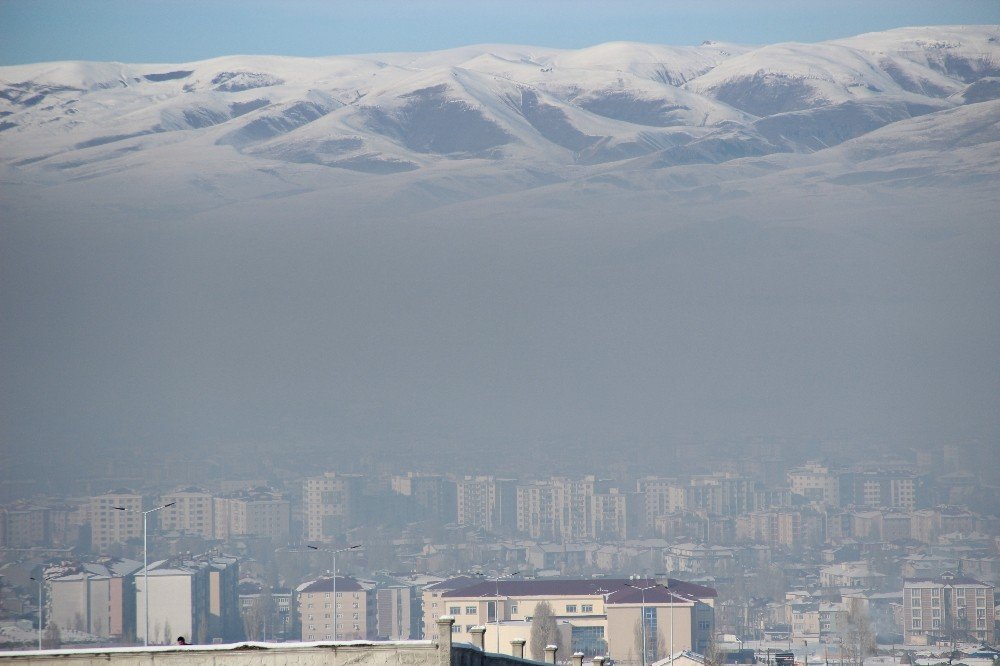Erzurum’da Hava Kirliliği Siyah Bulutlar Oluşturdu