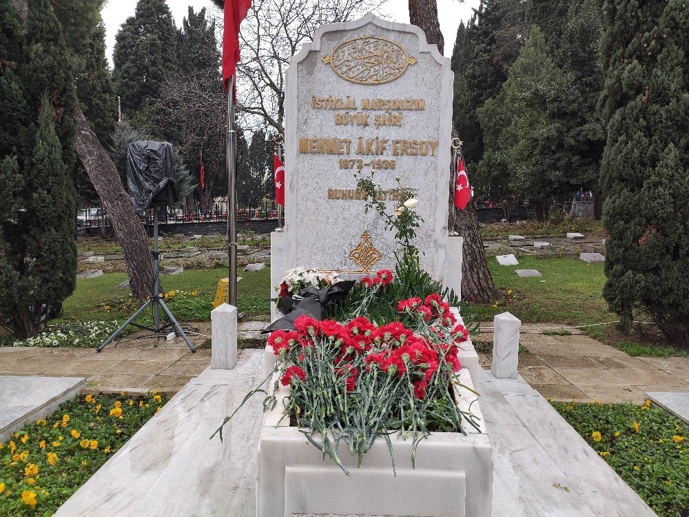 Mehmet Akif Ersoy Mezarı Başında Dualarla Anıldı