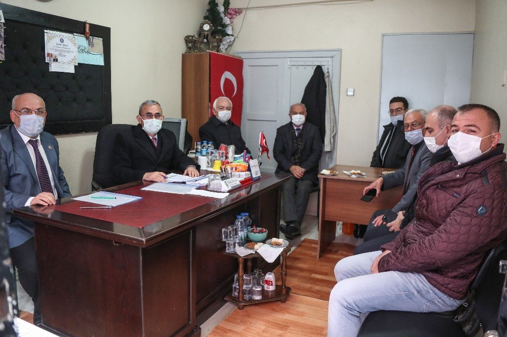 "merkez Mahallelerdeki Yağmur Suyu Hattı Sorununu Çözdük"