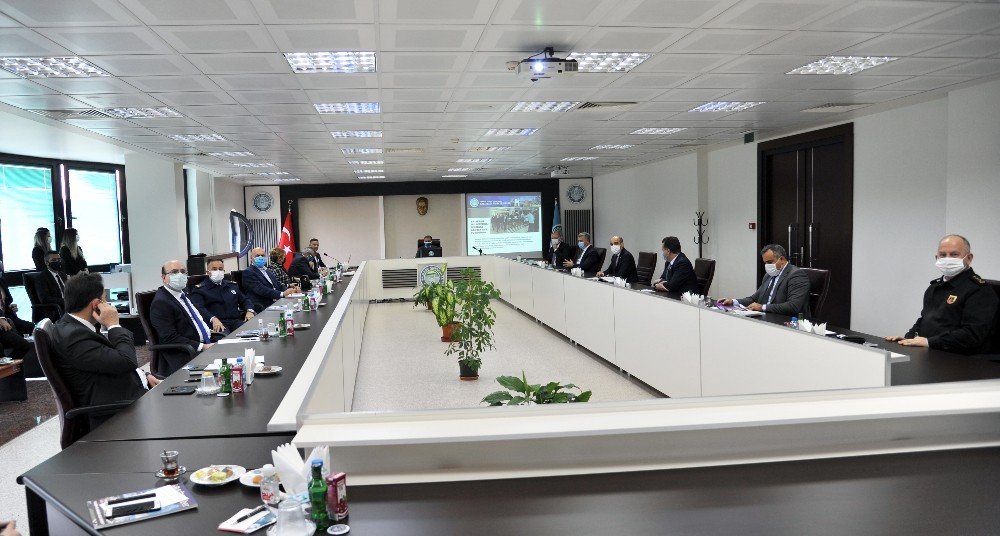 Prof. Dr. İlter Kuş, Üniversitedeki Gelişmeler Hakkında İl Protokolünü Bilgilendirdi