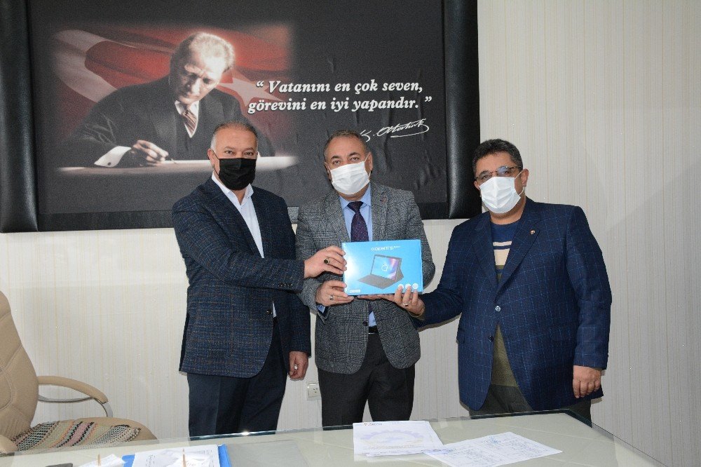 Tatso’dan Öğrencilere Tablet Desteği
