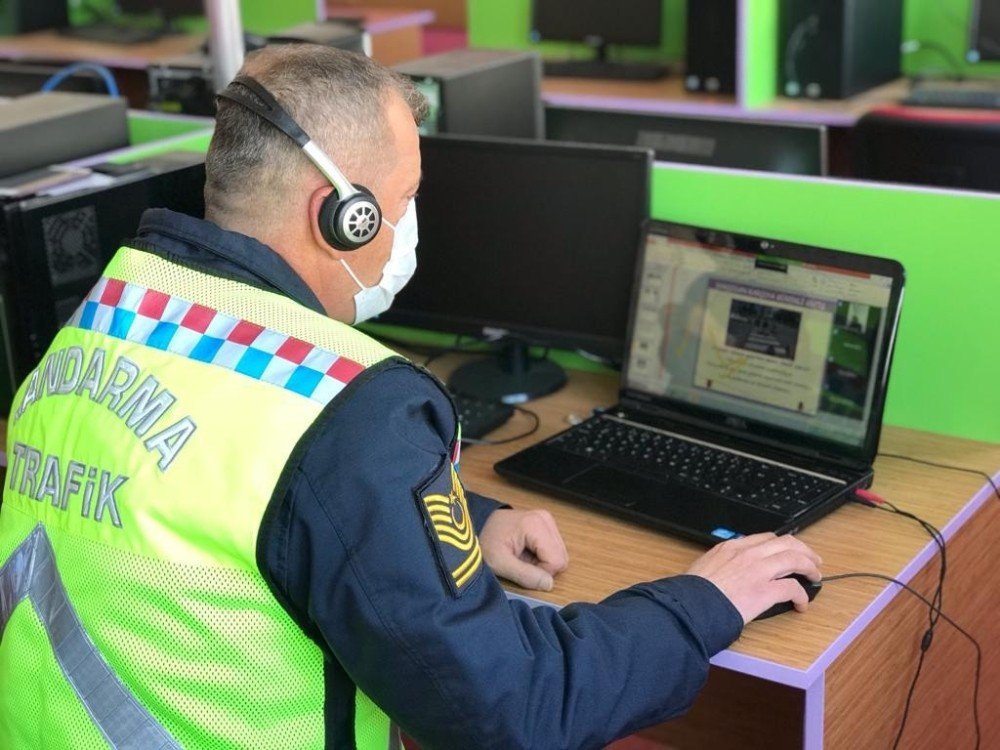 Öğrencilere Eba Üzerinde Trafik Eğitimi