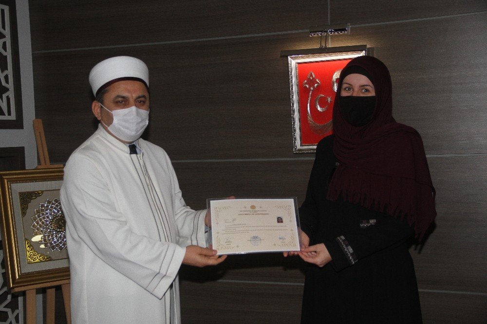 Fethiye’de Müslüman Olan İngiliz “elif” Adını Aldı