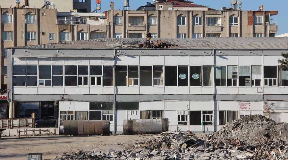 60 Yıllık Eski Adliye Binası Yıkılmaya Başlandı