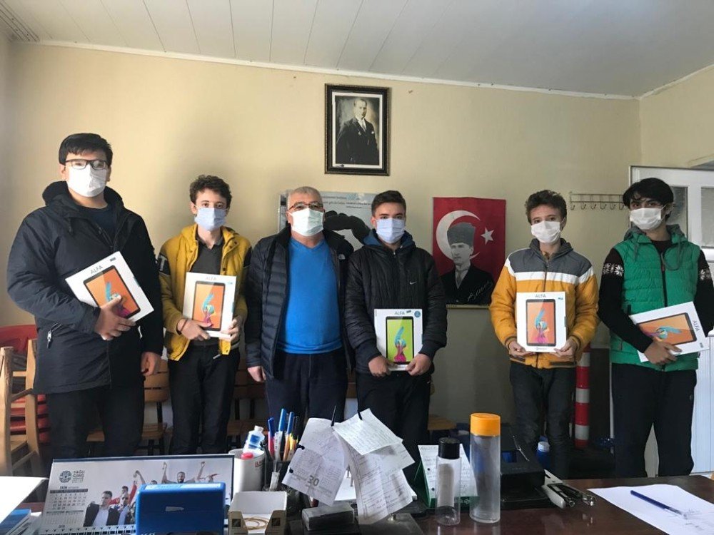 Eti Bakır’dan Eğitime Destek