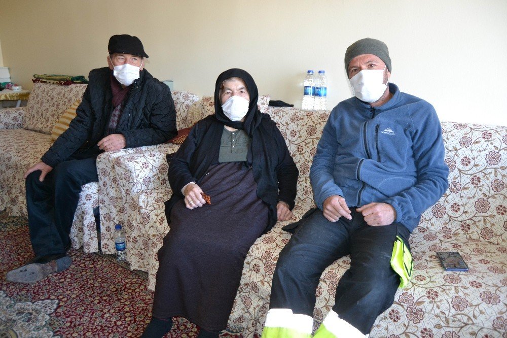 Konya’da 20 Torunlu 95 Yaşındaki Kadın Korona Virüsü Yendi