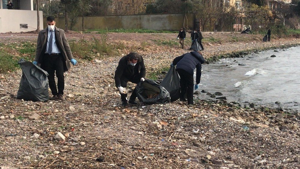 Körfez’de Kıyıdan 200 Kilogram Atık Toplandı