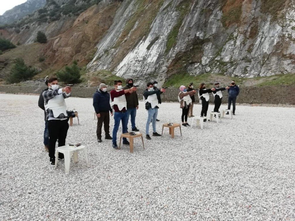 Özel Güvenlik Ve Koruma Bölümü Öğrencilerine Silah Atış Eğitimi