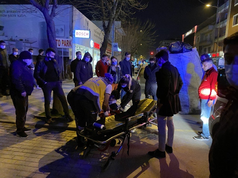 Önündeki Aracı Sollarken Kağıt Toplayan Çocuğa Çarptı