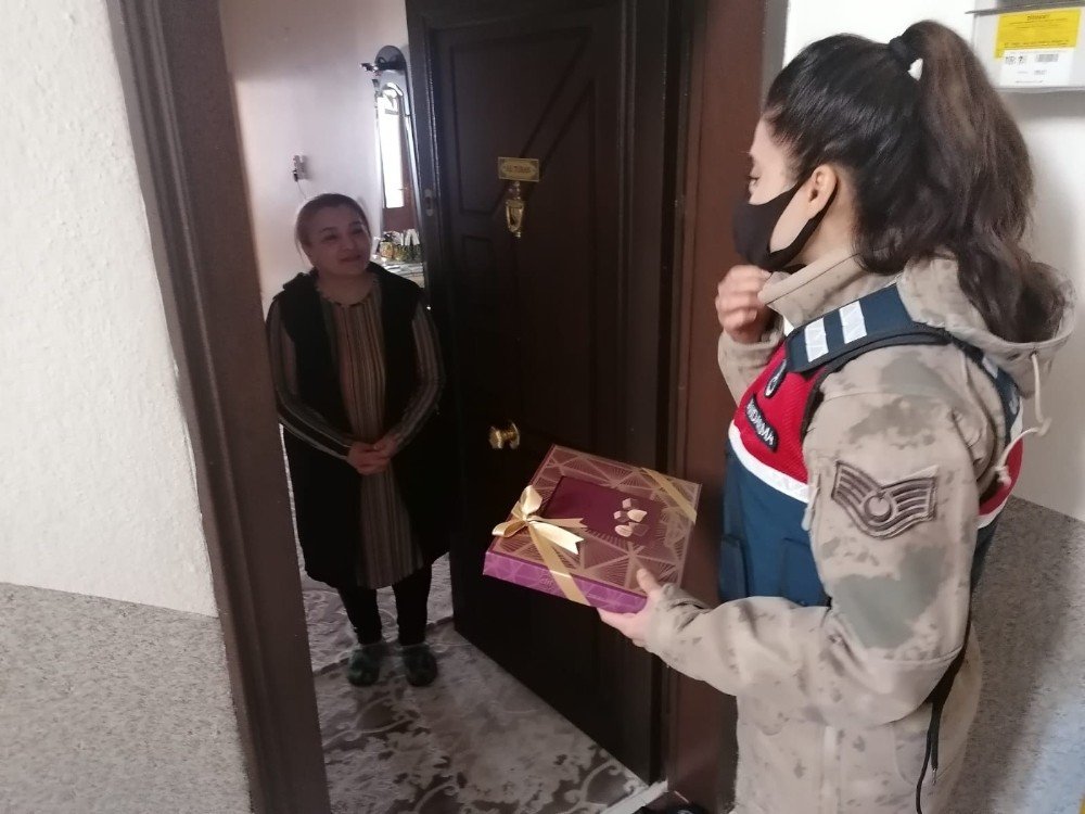 Askerlerden Şehit Aileleri Ve Gazielere Ziyaret
