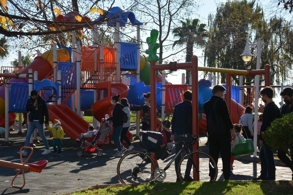 Sinop’ta Parklar Cıvıl Cıvıl