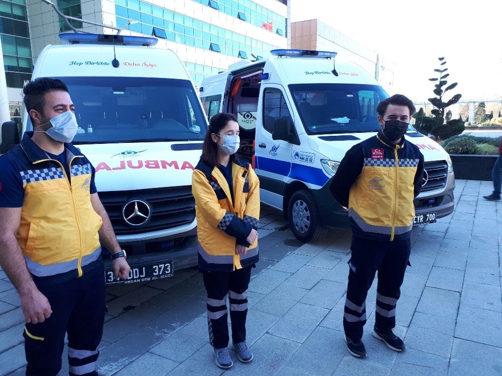 Sultangazi Belediyesi 2 Hasta Nakil Ambulansı İle Vatandaşların Yardımına Koşuyor