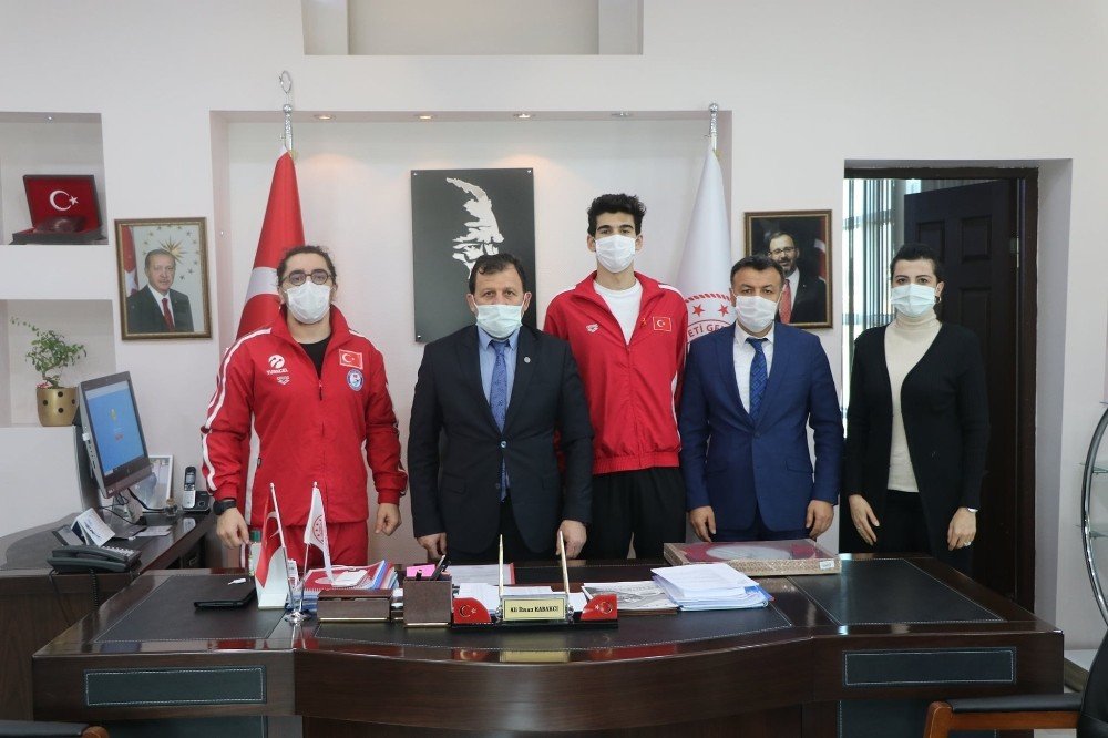 Rekortmen Sporcudan Kabakçı’ya Ziyaret