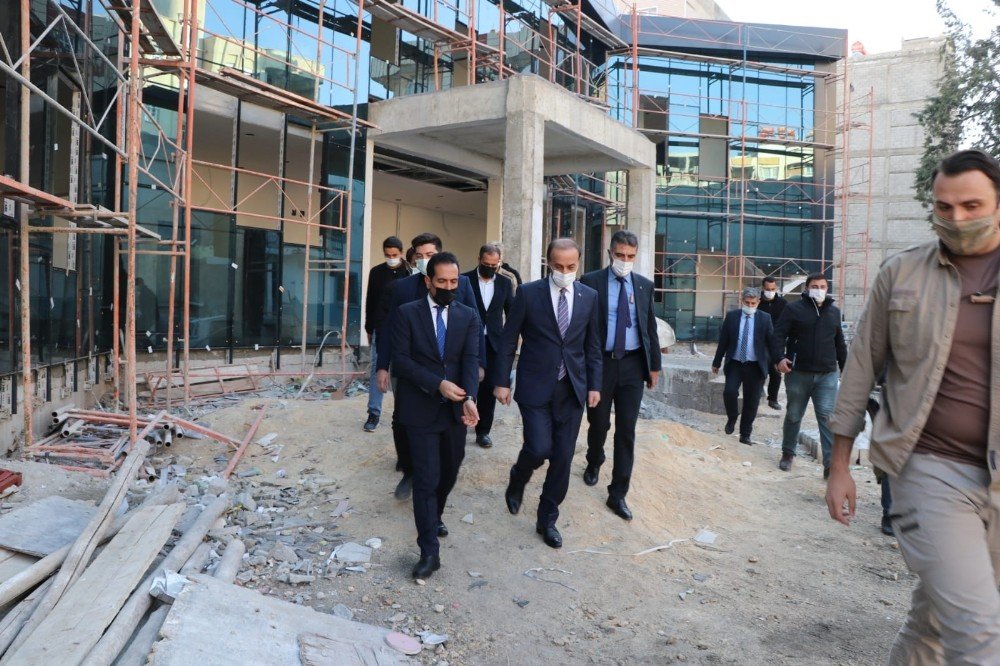 Vali Erin Suruç’ta Kütüphane İnşaatında İncelemelerde Bulundu