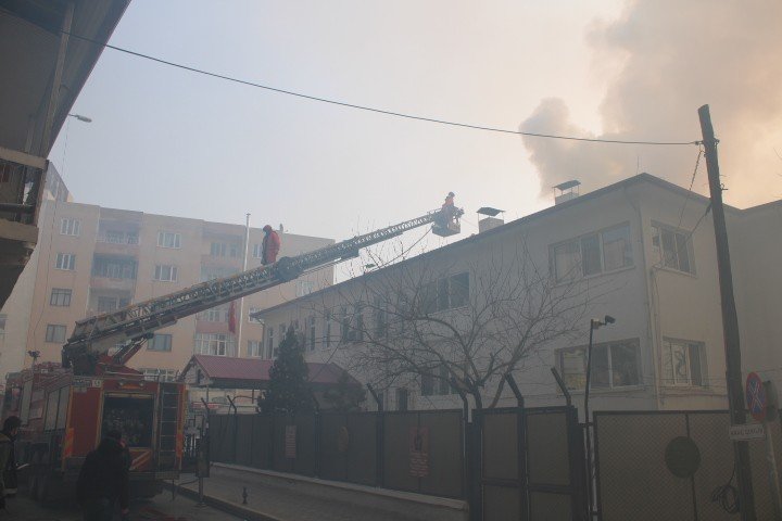 Askerlik Şubesinde Çıkan Yangın Korkuttu