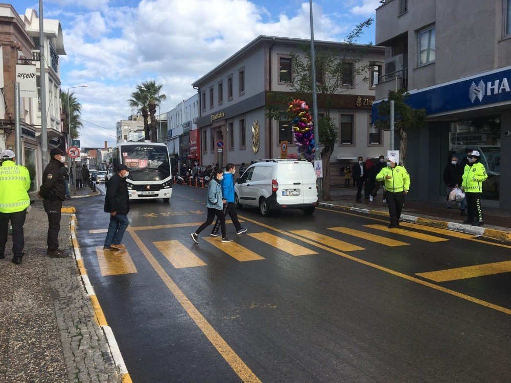 Ayvalık Polisinden Yoğun Yılbaşı Mesaisi