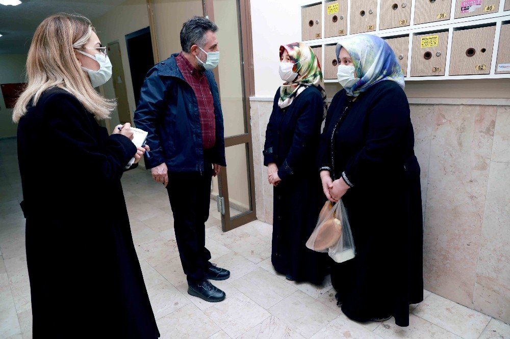 Başkan Sandal, Uzundere’deki Depremzedeleri Unutmadı