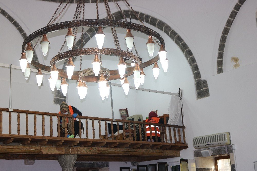Sur’daki 38 Camide Temizlik Çalışmaları Başlatıldı
