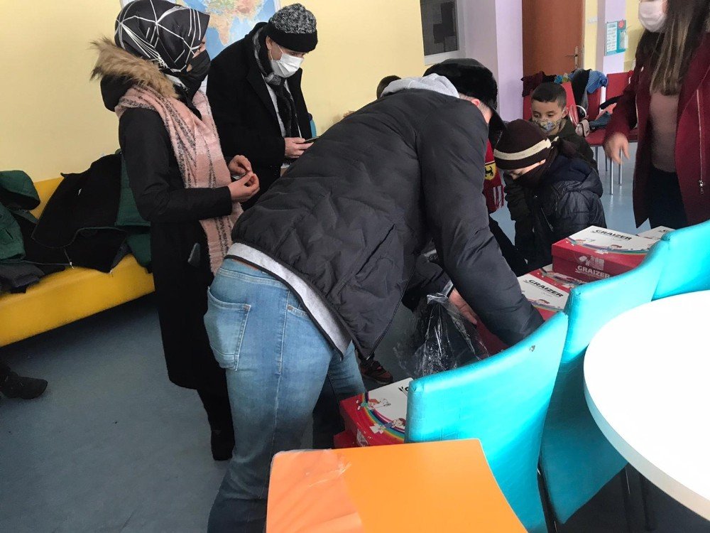 Ahlatisder’den “çocuklar Üşümesin” Kampanyası