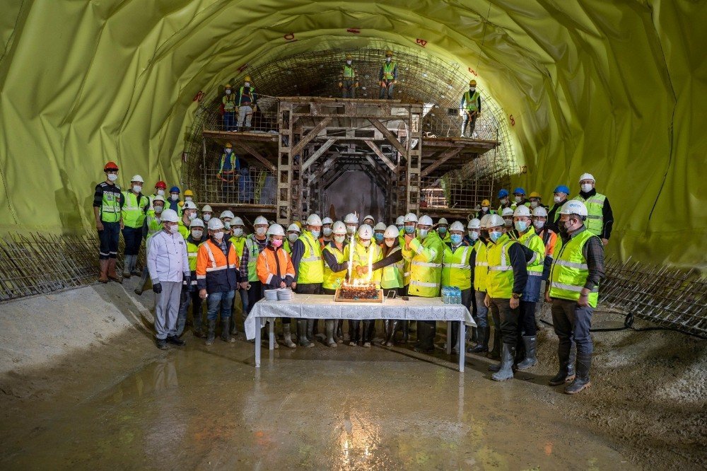 Başkan Soyer Yılın Son Saatlerinde Narlıdere Metrosu’na İndi
