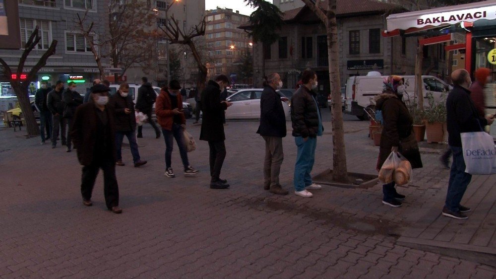 Kayseri’de Yılbaşı Kısıtlaması Öncesi Alışveriş Yoğunluğu