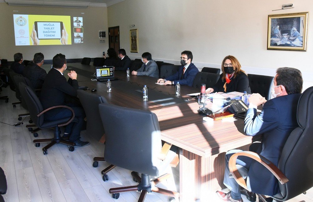 Muğla’ Da 2 Bin Öğrenciye Daha Tablet Dağıtımına Başlandı