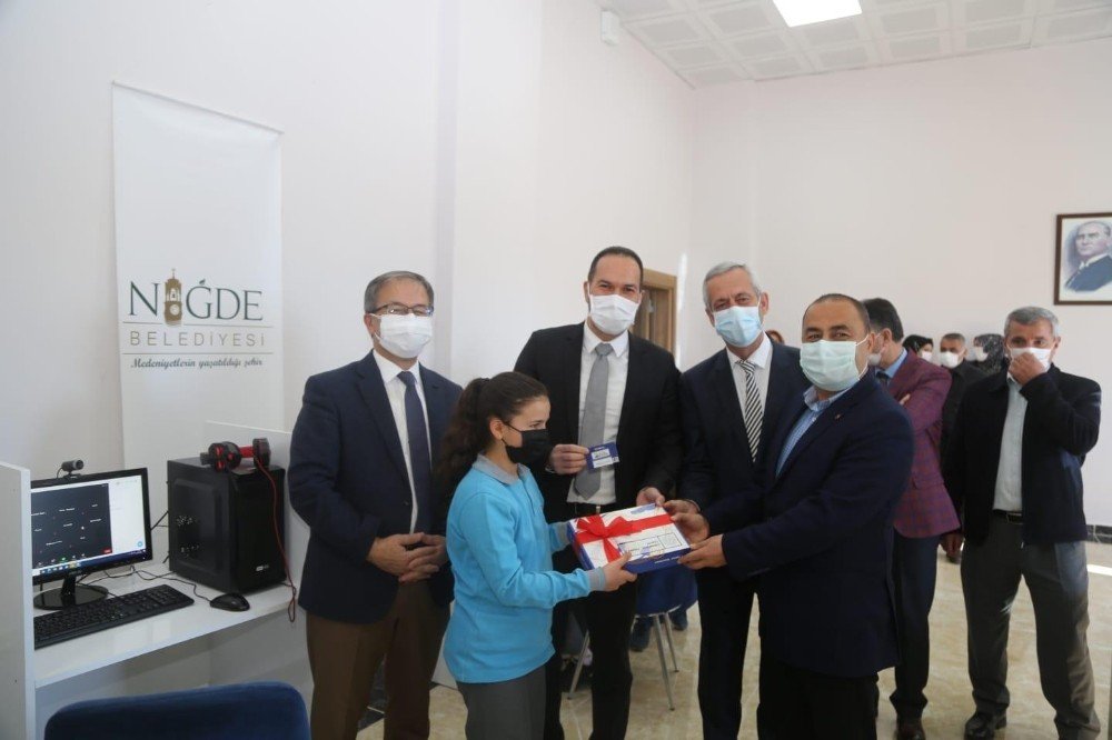 Niğde Belediye’sinden, Eğitime ‘tablet’ Desteği