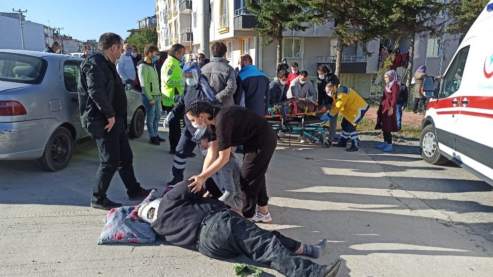 Kazada Eşinin Öldüğünü Zanneden Motosiklet Sürücüsü Dakikalarca Gözyaşı Döktü