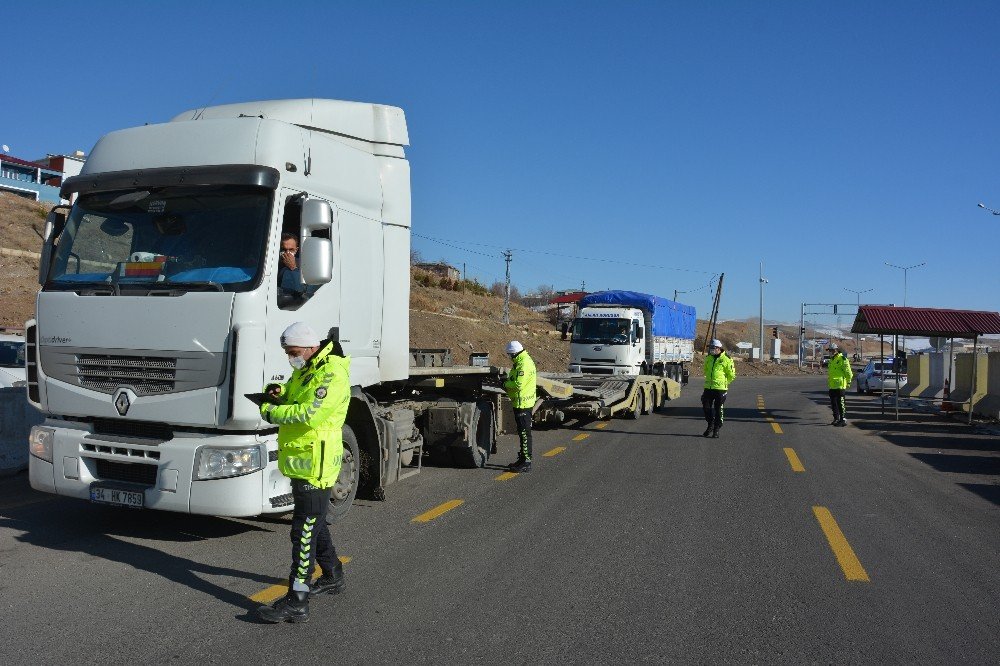 Tercan’da ’zorunlu Kış Lastiği Denetimi’ Yapıldı