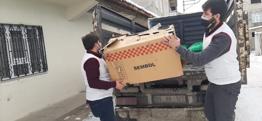 İho Ebrar Van’da Kömür Yardımında Bulundu