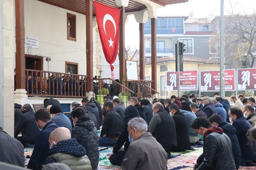 Yeni Yılın İlk Cuma Namazı Tedbirler Kapsamında Kılındı