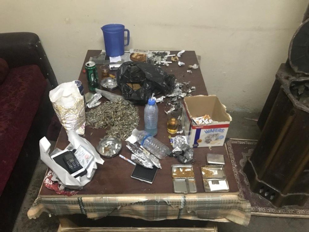 Yılbaşı Gecesi Uyuşturucu Partisine Polis Baskını