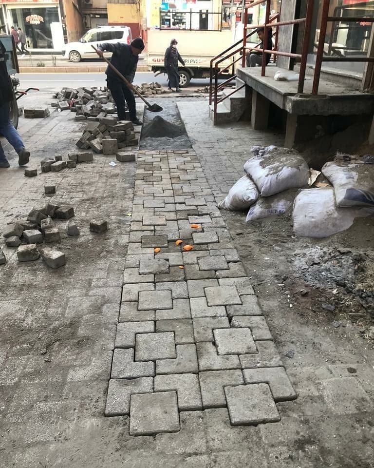 Bağlar’da Cadde Ve Sokaklara İlmik İlmik Hizmet Döşeniyor