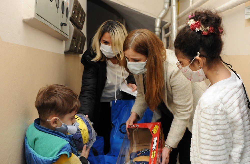 Balçova’da Salgın Önlemleriyle Vatandaşlara Yeni Yıl Ziyareti