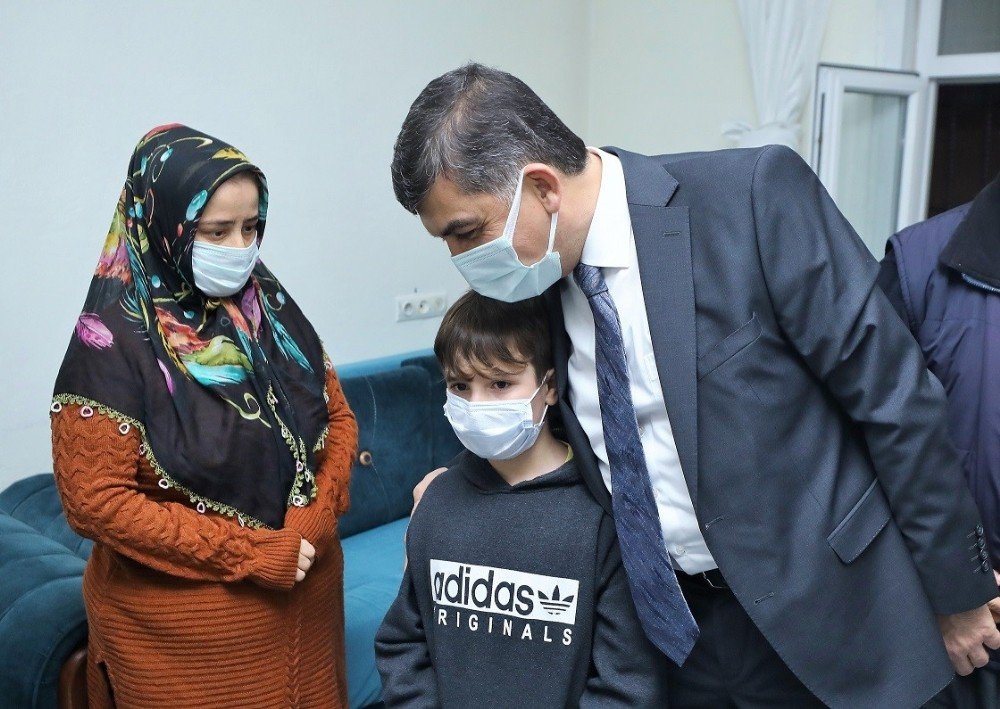 Başkan Rıdvan Fadıloğlu, Yeni Yıla Yetim Çocuklar Ve Polislerle Girdi