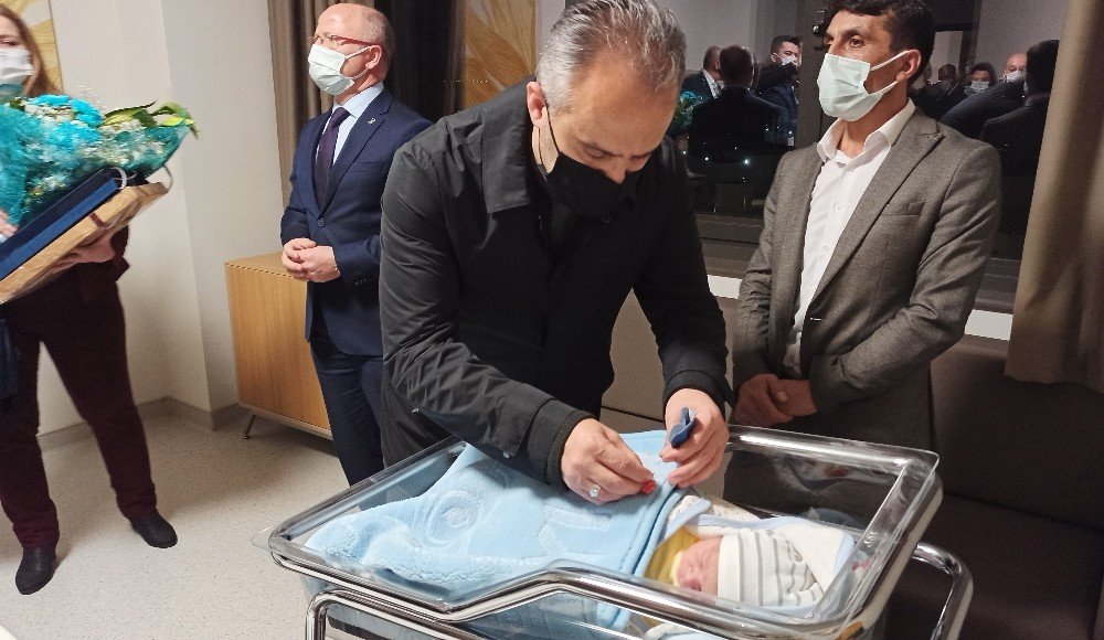 Bursa’da 2020’nin Son 2021’in İlk Bebekleri Dünyaya Geldi