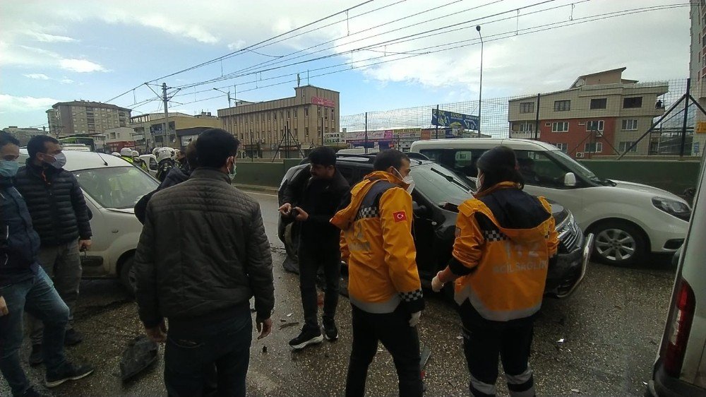 Bursa’da Kısıtlamada Polis Uygulama Noktasında Faciadan Dönüldü